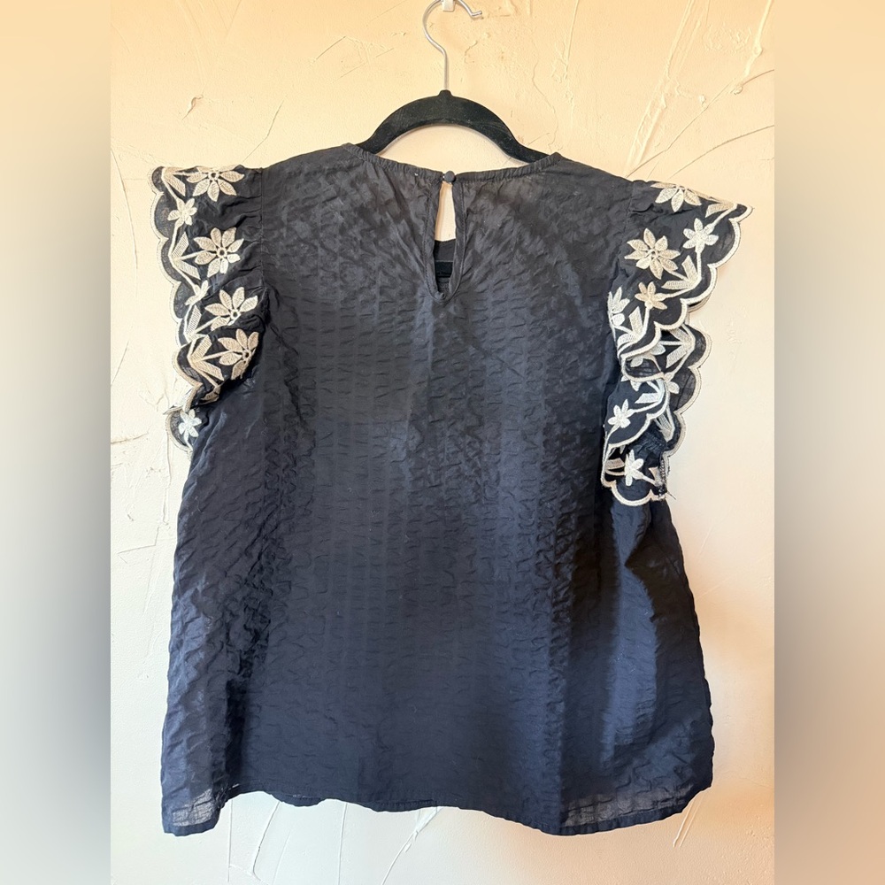 THML Black top with Unique off white Embroidery small EUC boho casual - Picture 3 of 6